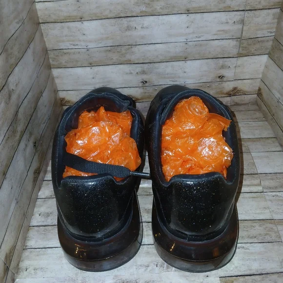 Alexander McQueen Black Leather Low-Top Lace-Up Sneakers - Picture 4 of 5